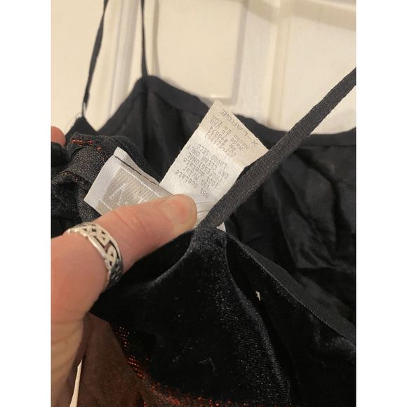 Fiesta Red and Black Shimmery Evening Prom Dress with Velvet (like) Band NWT Siz - Picture 4 of 6